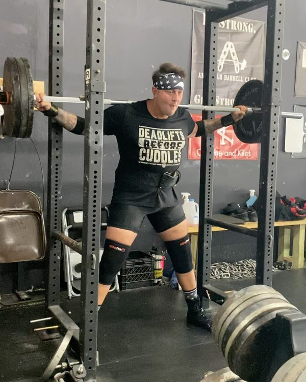 @_tactically_acquired squatting in the Deadlifts Before Cuddles tee