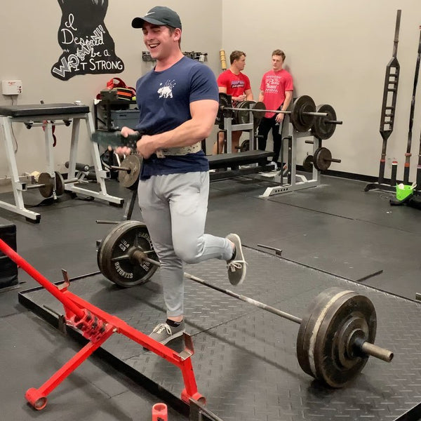 @austin90kg training in a Conquering Barbell tee