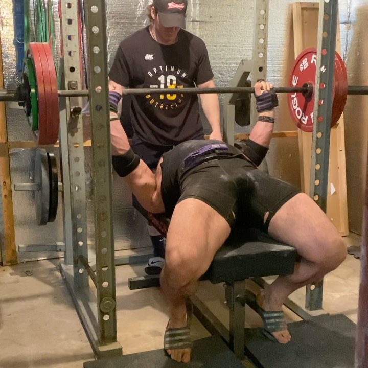 @jjcherocci pause benching with a spotter