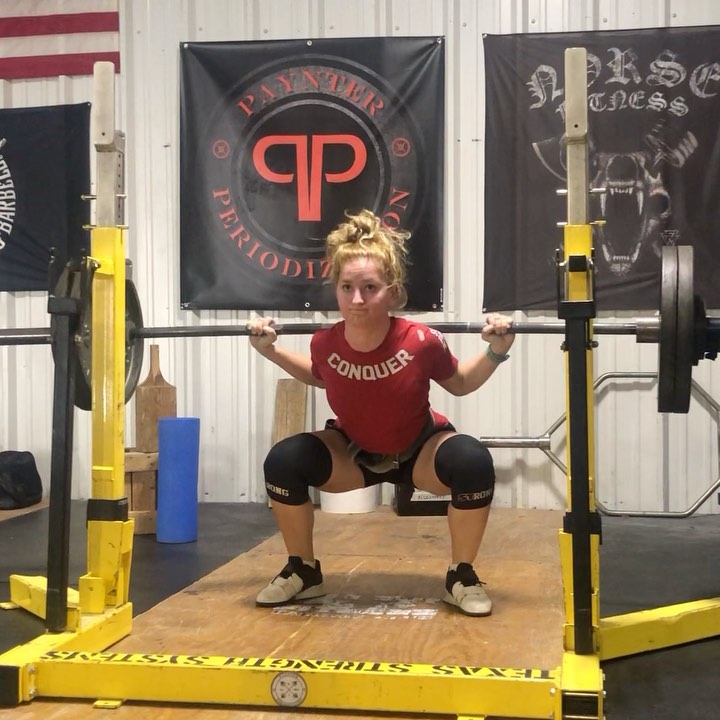 @michealemorgan squatting in a red Conquer tee