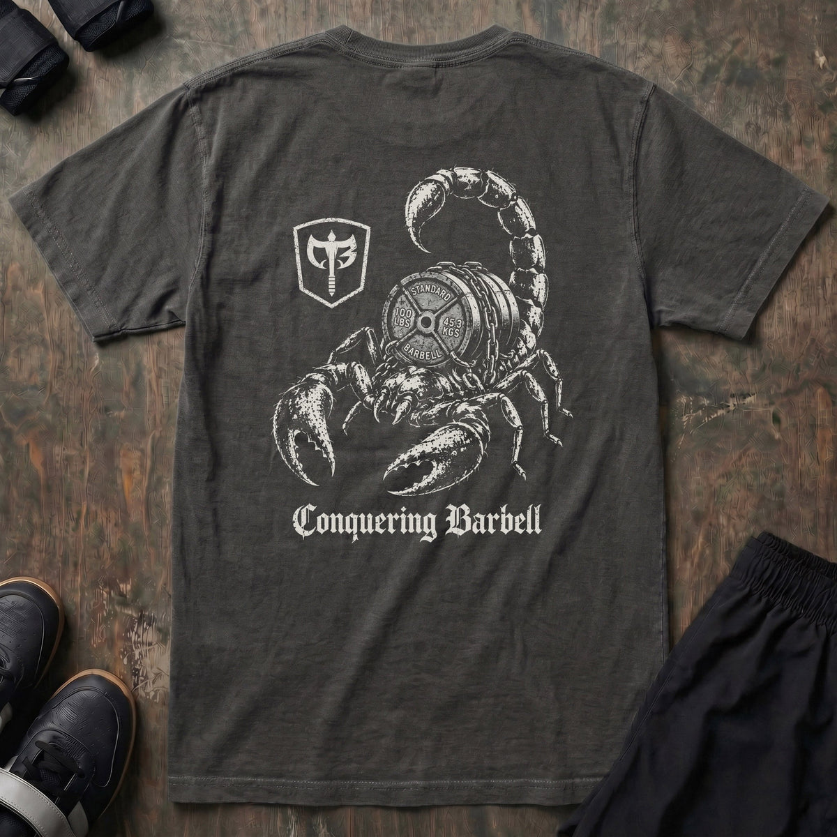 Deathstalker relaxed fit tee in Pepper: a battle-worn scorpion wrapped around chained 100-pound plates